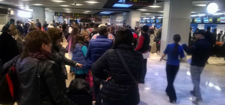 Venezolanos esperan en aeropuerto de Barajas